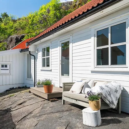 Havsutsikt Holiday home *